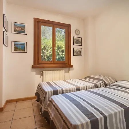 Tatil Evi Casa Flora Garda (Verona)