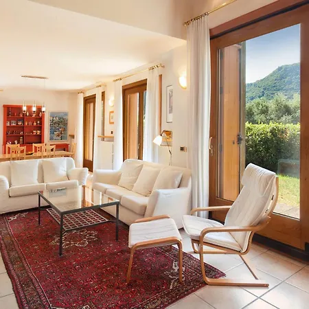 Casa Flora Garda (Verona)